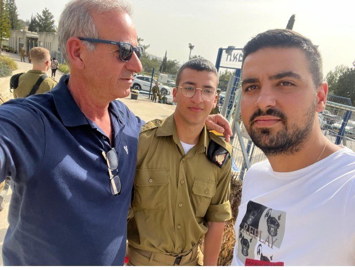 Shaked Dahan in uniform with family in a selfie